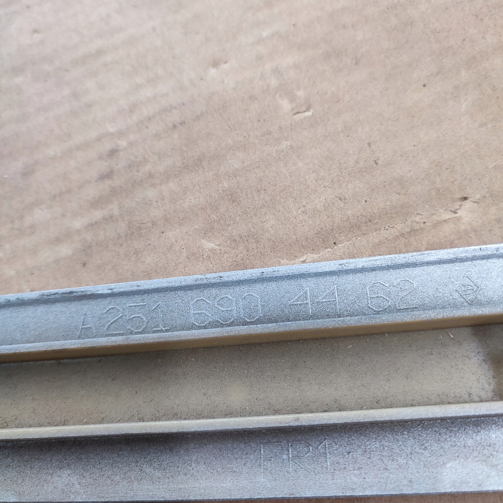 фото №9, Молдинг двері правий перед mercedes r w251