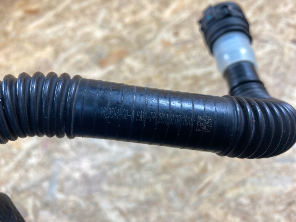 Купить Пабтрубок  труба шланг воды tesla model 3 y 1629594-00-a