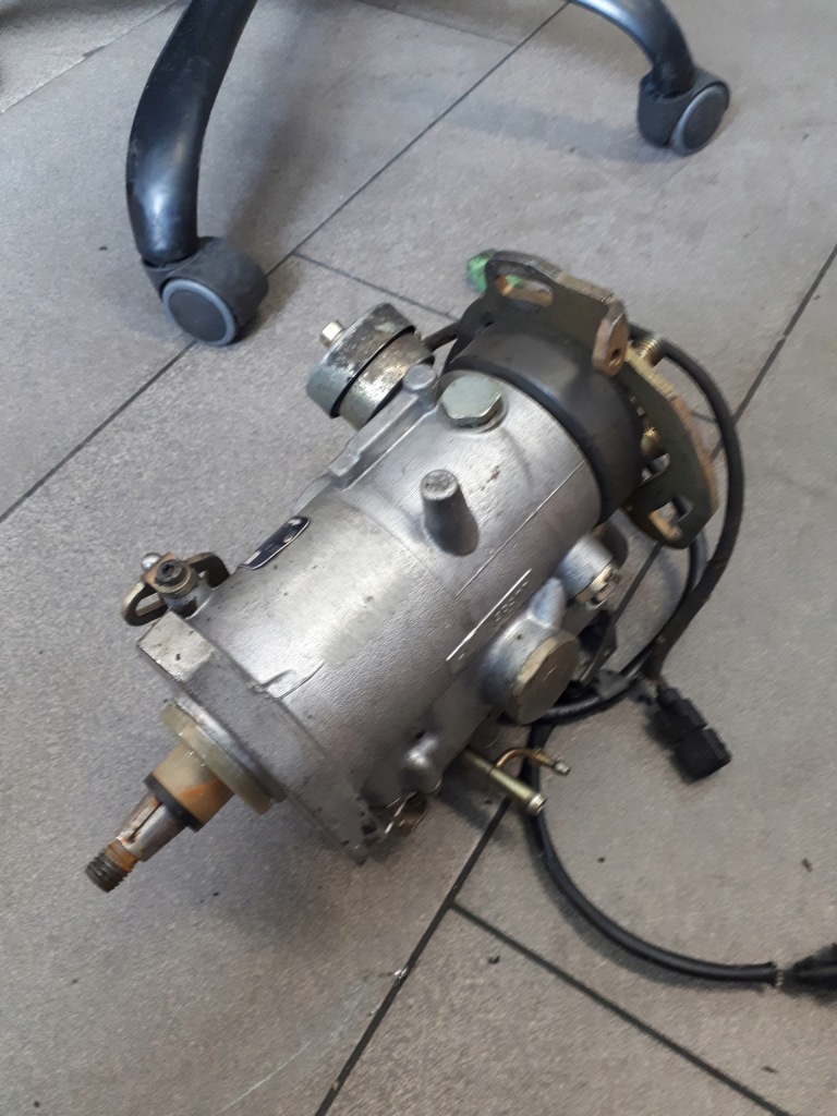 Купить Насос впрыскная volvo v40 1.9d r8448b260a