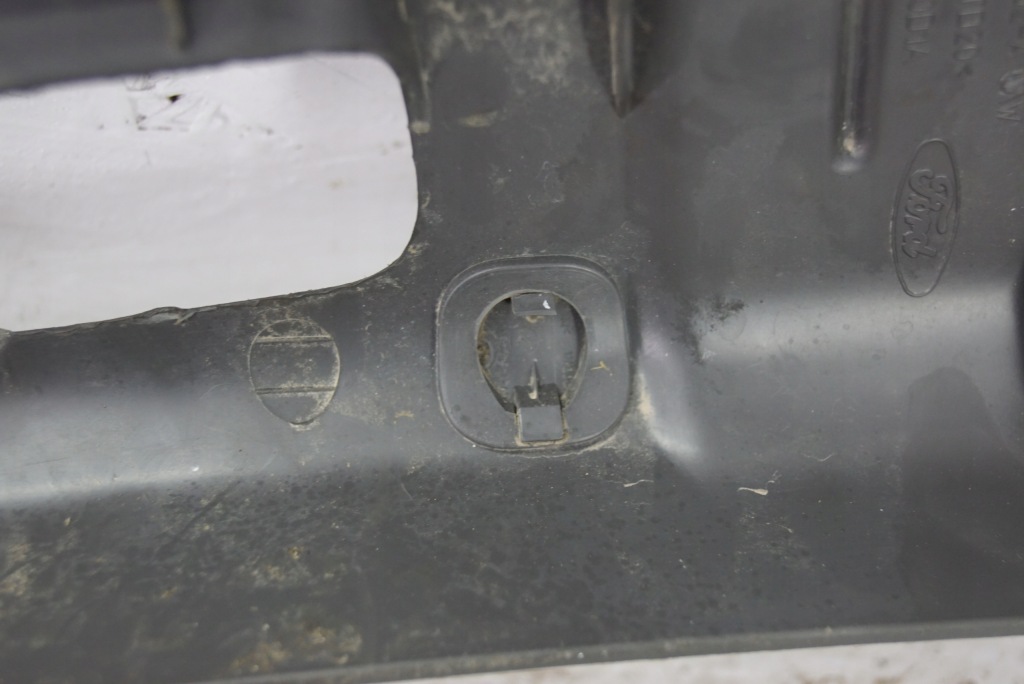 Накладка порог багажника поперечина задняя ford kuga 1 в Украине