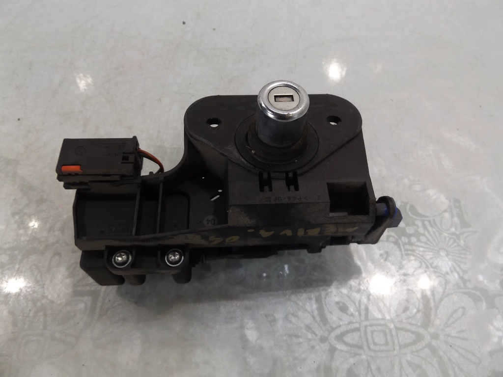 фото №1, Meriva a ручка крышки