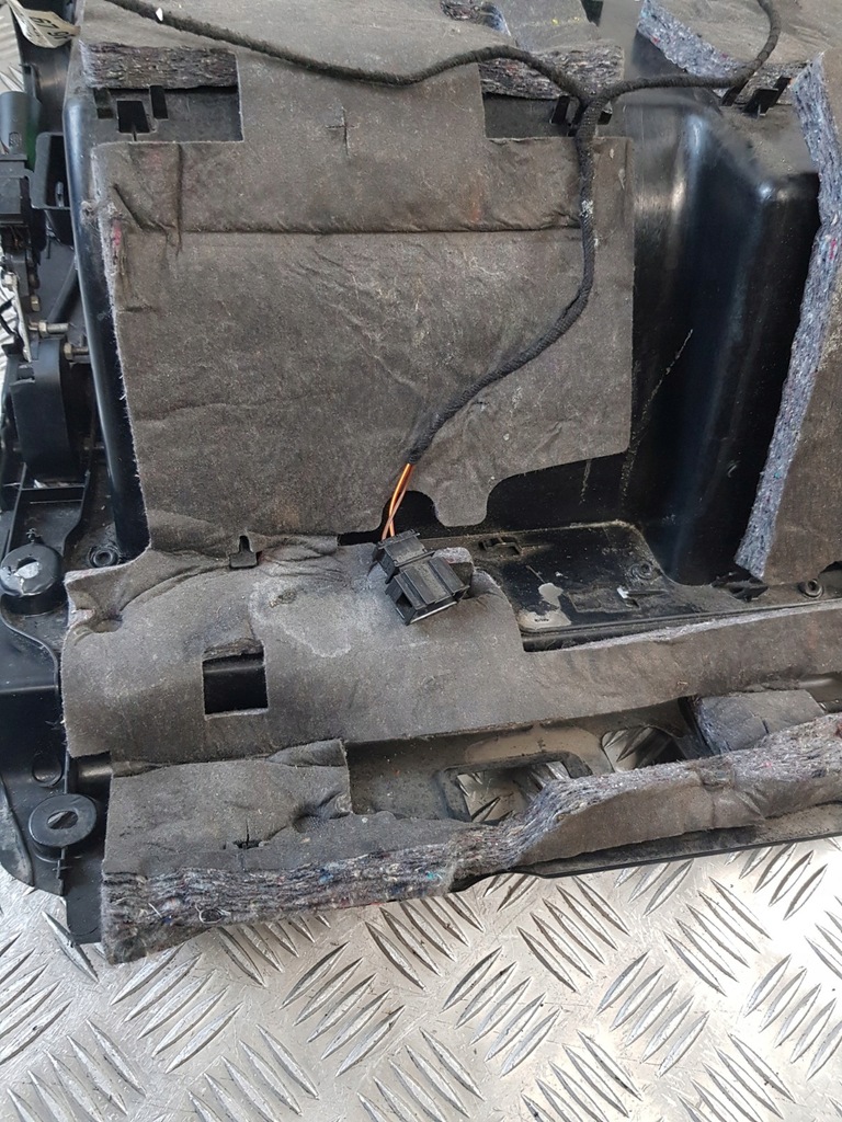 фото №12, Бардачок пасажира 8p1857035g audi a3 8p 05r-