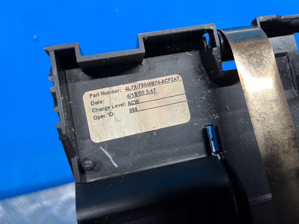 фото №7, Lincoln navigator ii 03- рамка радио часы dekor