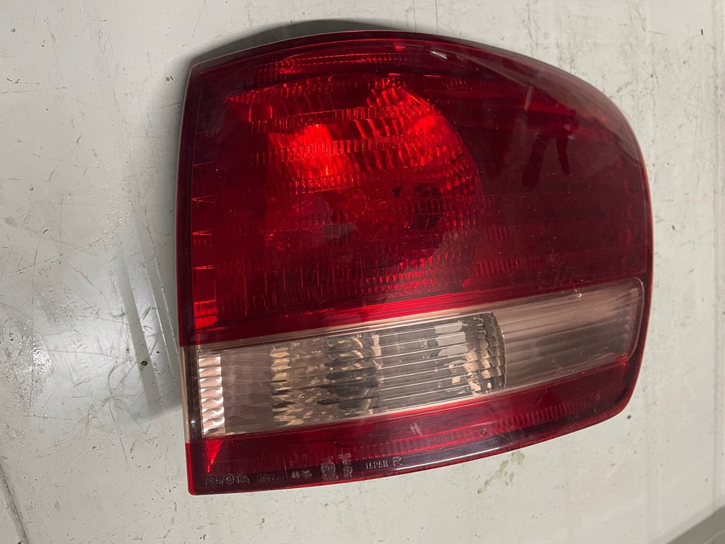 фото №4, Toyota avensis verso 2.0 d4d лампа правый задняя
