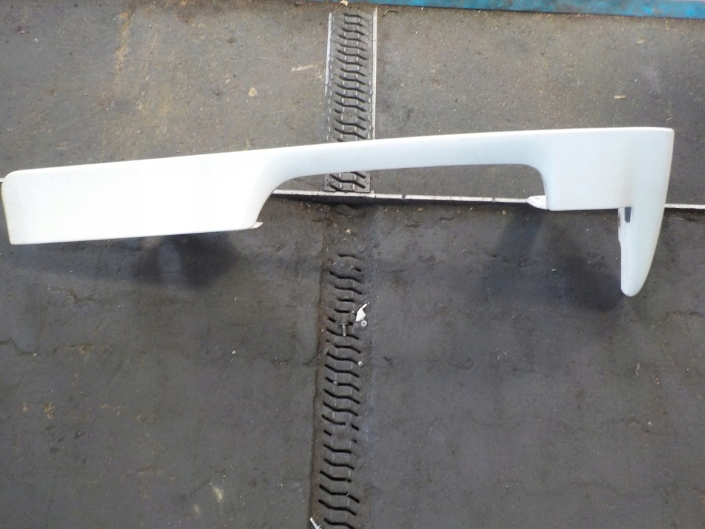 Купить Спойлер боковой кабины правый renault 7420940681