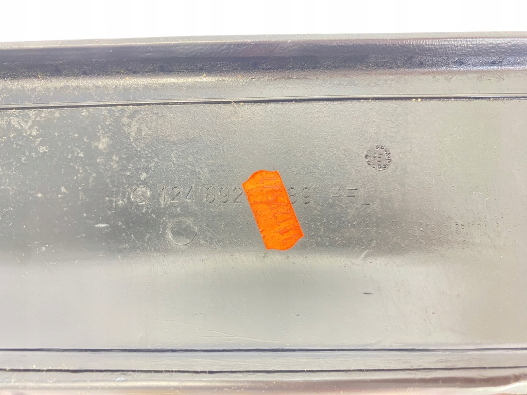 Пластик защита стойка d багажника mercedes w124 универсал чёрный 1246920589 Цена