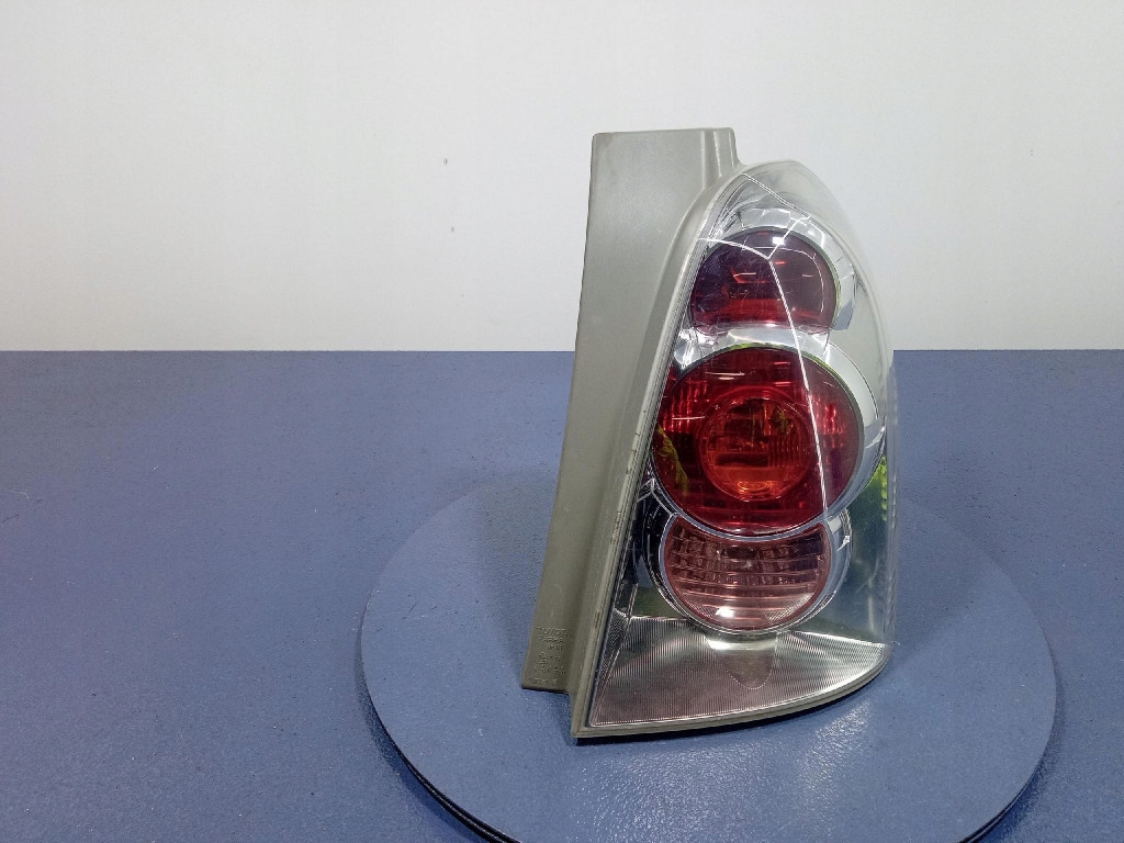 фото №1, Toyota corolla verso ii лампа задняя правая наружная