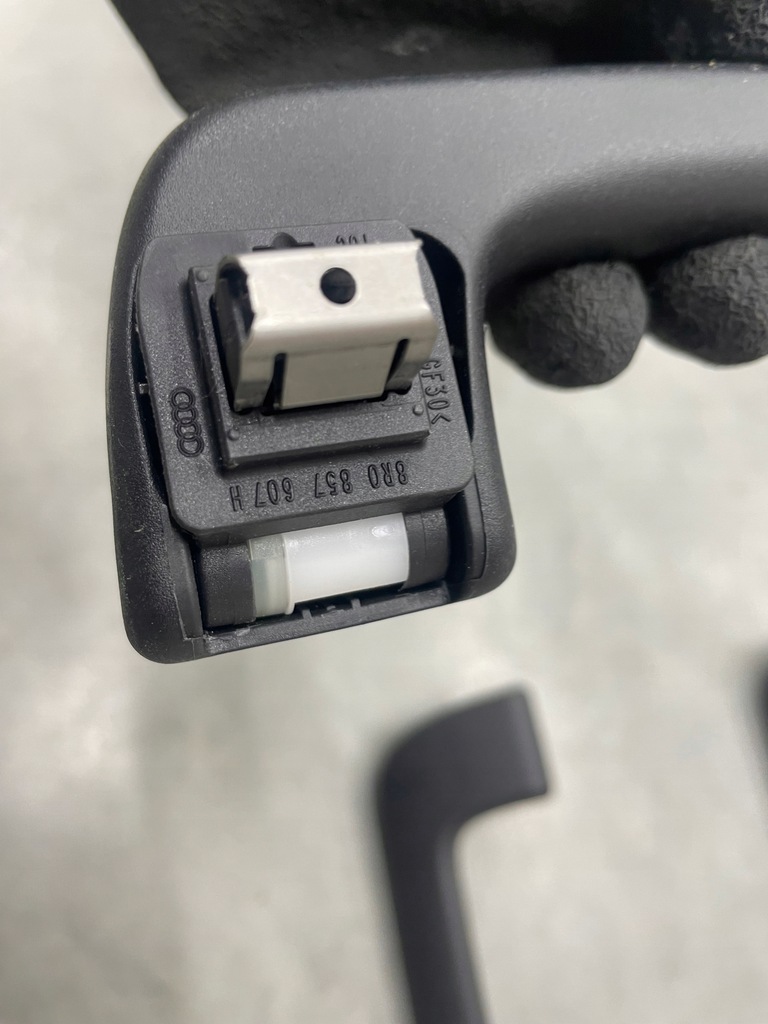 фото №6, Ручка кронштейн потолочный q5 8r a5 8t a4 b9 a5 8w s-line 8r0