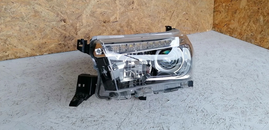 фото №11, Toyota hilux an120, an130 2016 левая сторона лампы передние