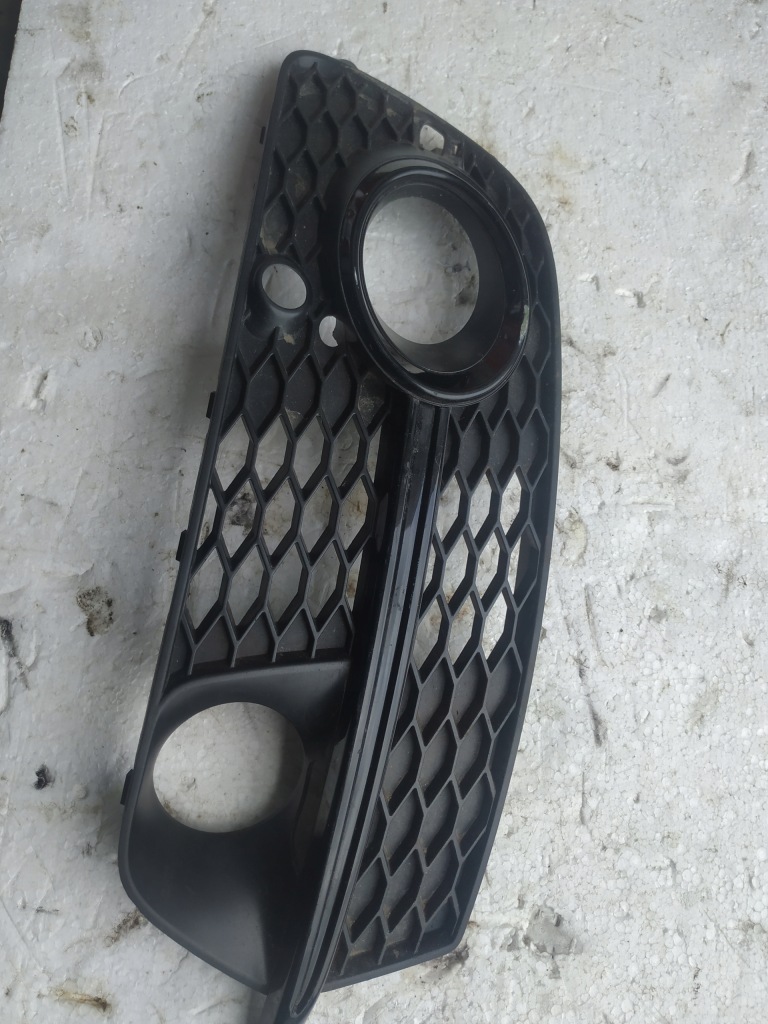 Купить Audi q5 рестайлинг  решётка правый  8r0807682q