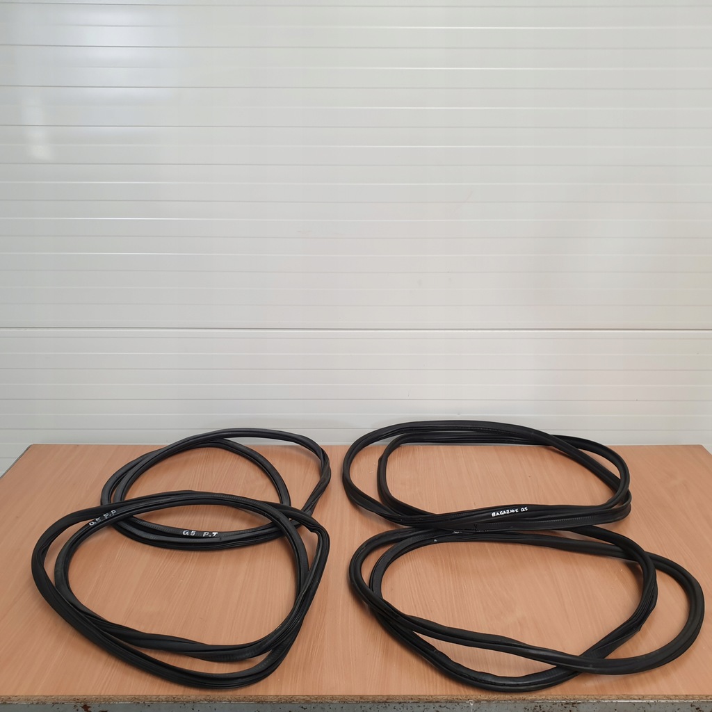 фото №1, Прокладка кузовная дверь перед правый audi q5