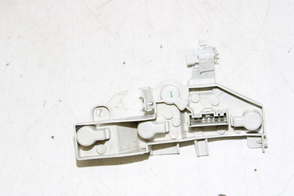 фото №4, Bmw 1 e81 e87 lci вкладыш лампы правый задняя 7164964 разъём лампочка
