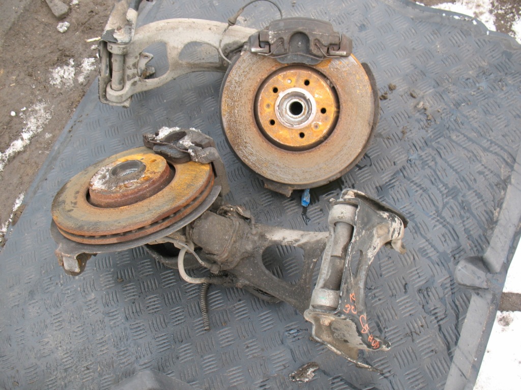 фото №2, Citroen c5 iii x7 2.0b поворотний кулак перед ступиця