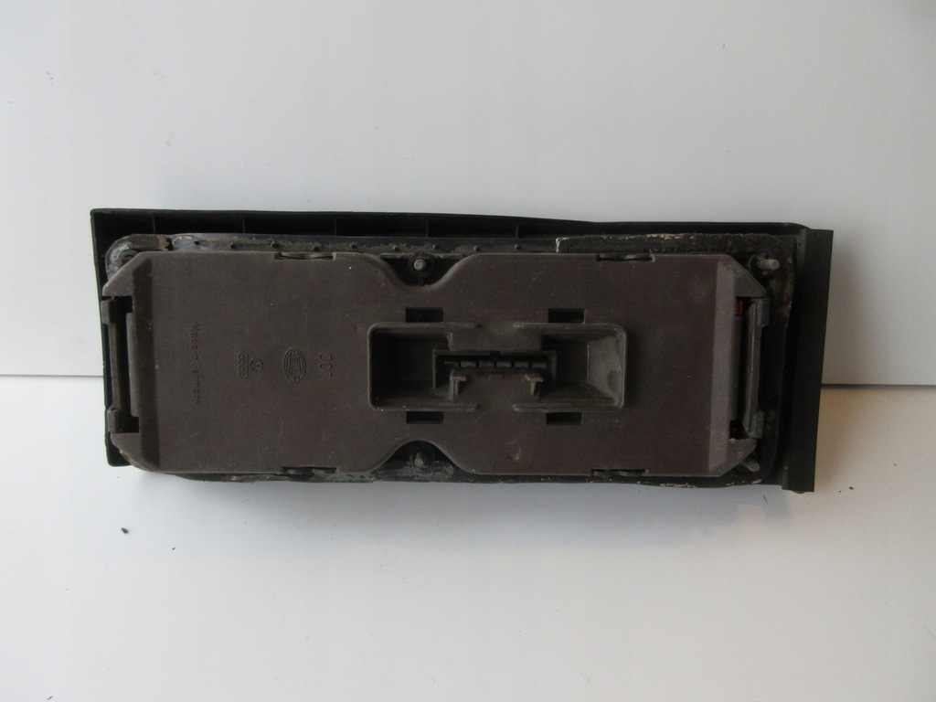 фото №10, Лампа задня ліва audi 100 c2 53264r + вкладиш