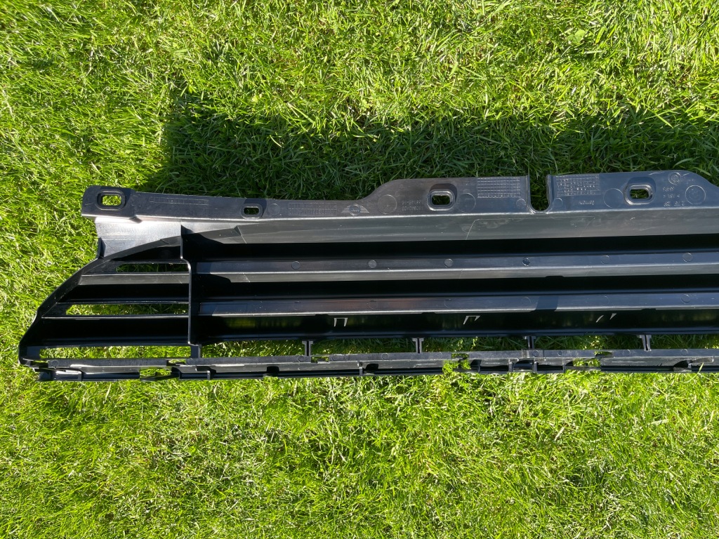 Mini cooper r56 решётка радиатора решётка  радиатора 160843-00 166149-10 в Украине