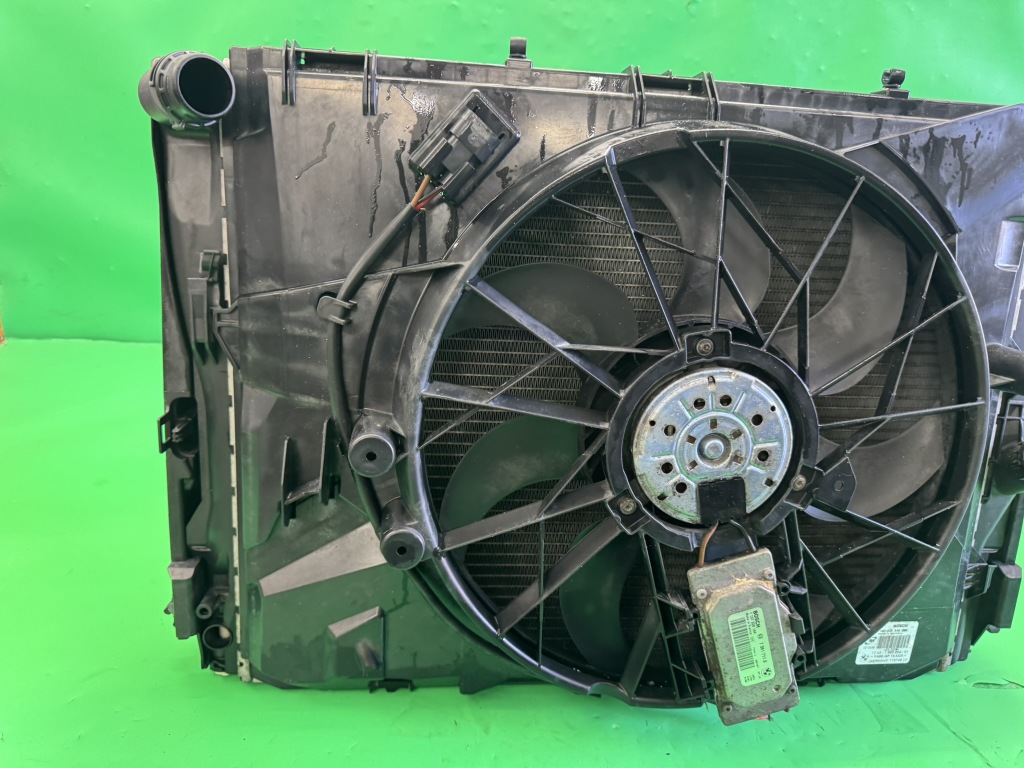 Радіатор води кондиціонер вентилятор 758165801 bmw 3 e91 e90 2.0i 318i 04- Київ
