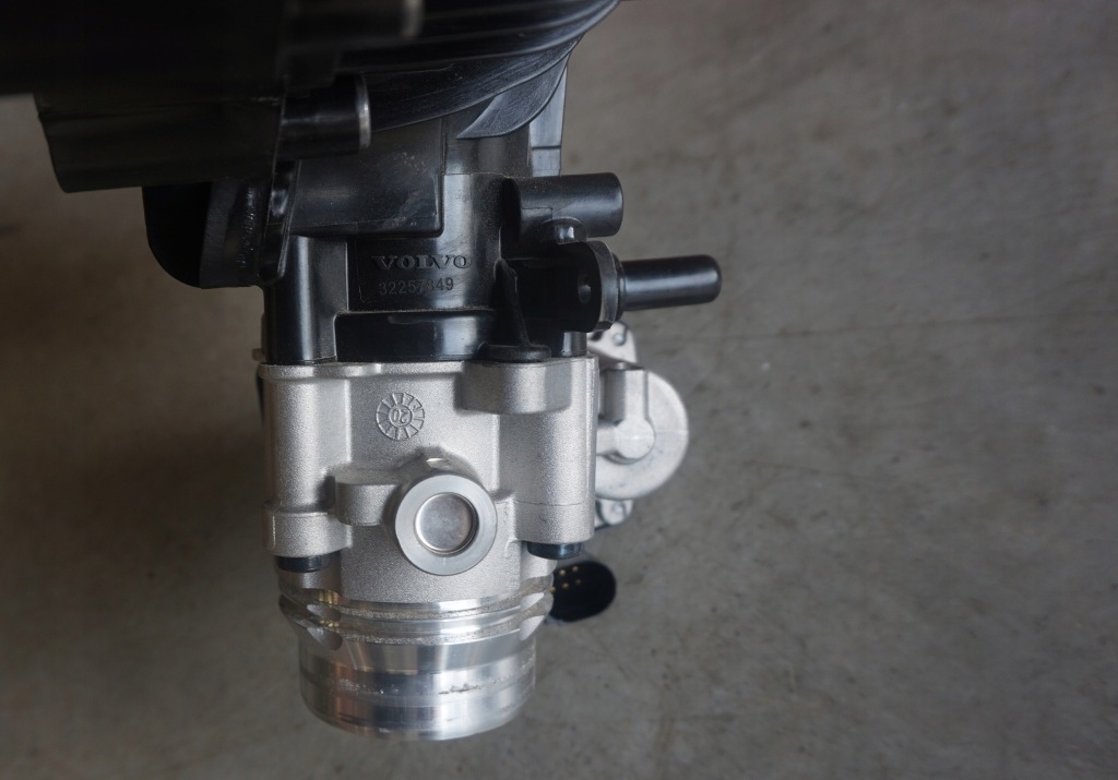 фото №4, Колектор всмоктуючий дросельна заслінка volvo xc40 1.5