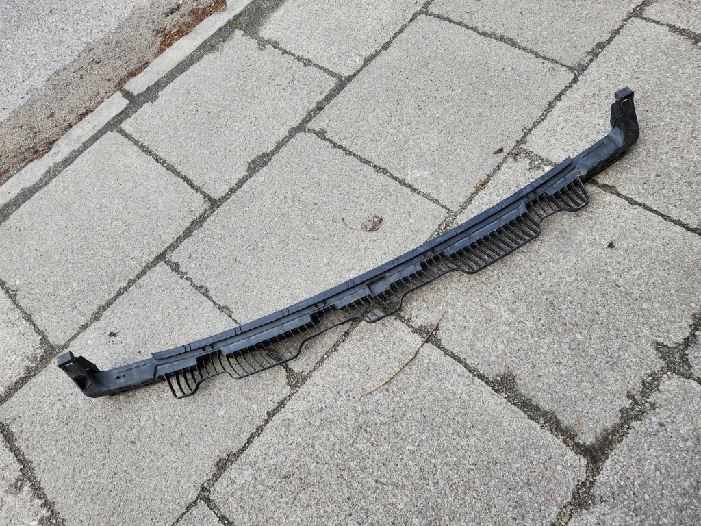 Купити Volkswagen оригінальний номер 5g6807863 напрямна бампера