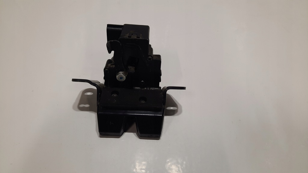 фото №1, Hyundai i30 i fd 9f замок крышки багажника