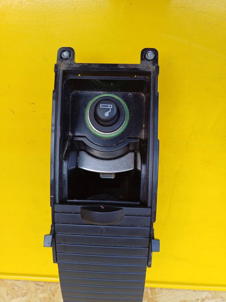 Крепеж на кружка / шторка подлокотник ford c-max mk1 / focus mk2 Недорого