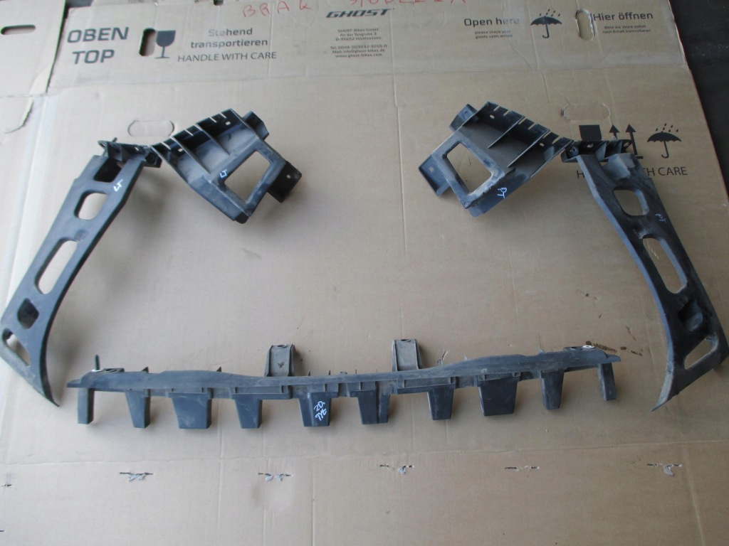 фото №1, Citroen c4 picasso 06-13 направляющая бампера задняя