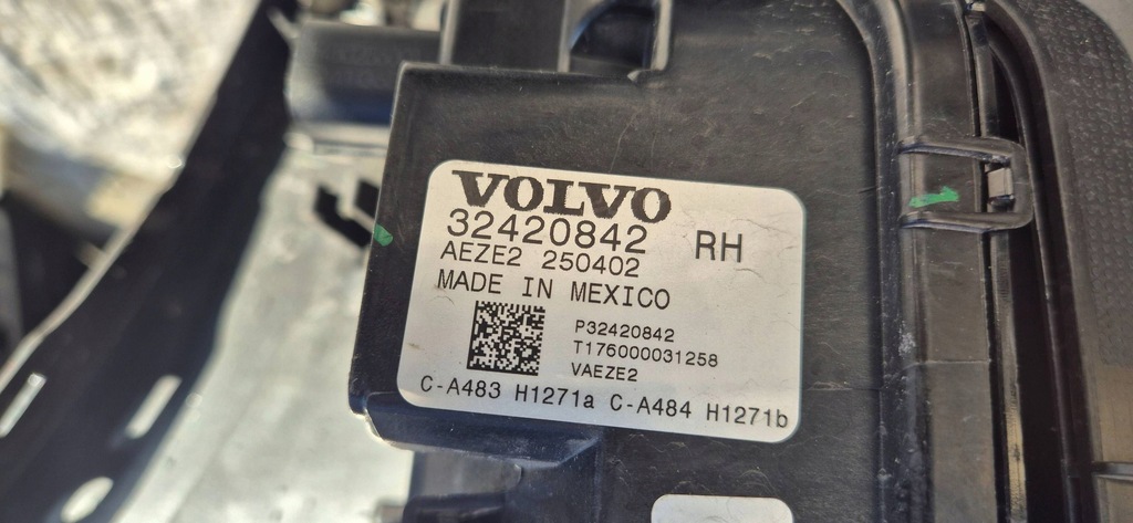 фото №14, Volvo ex90 24- бампер перед + жалюзі + правий drl led повний org