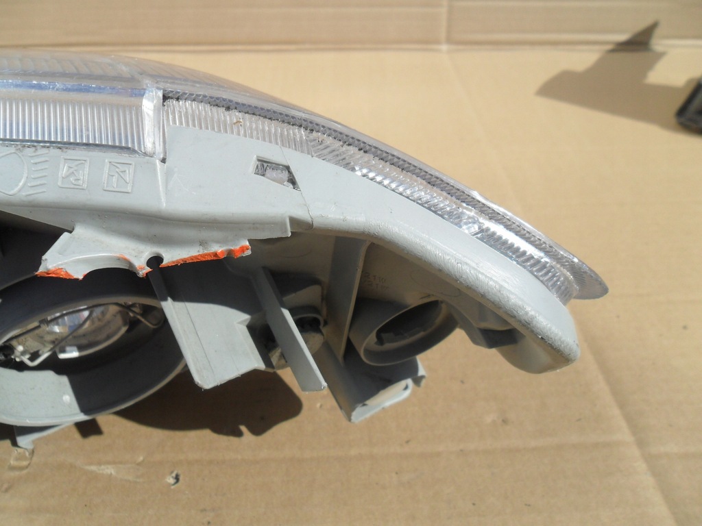 фото №6, Toyota corolla sedan 2002- лампа права передня