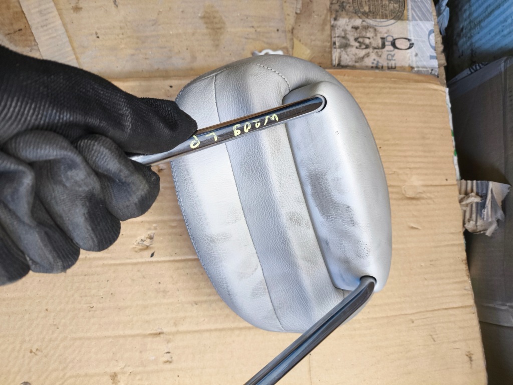 Mercedes w209 mercedes w209 подголовник сиденье передний левое  ? в Украине