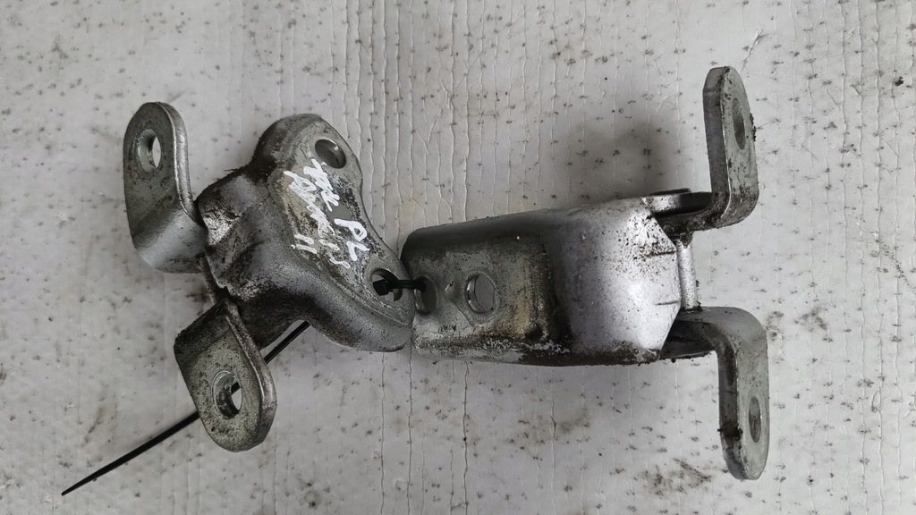 фото №1, Петлі двері перед лівий toyota auris ii