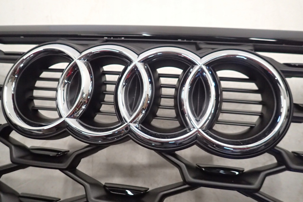 Audi q3 83f решётка радиатора решётка  радиатора 83f853651 в Украине