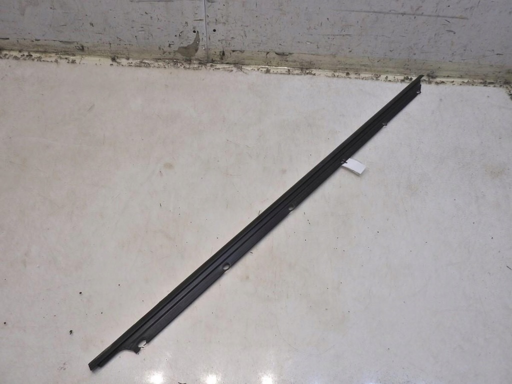 фото №7, Молдинг уплотнитель левый перед vw golf v plus 5m0837477