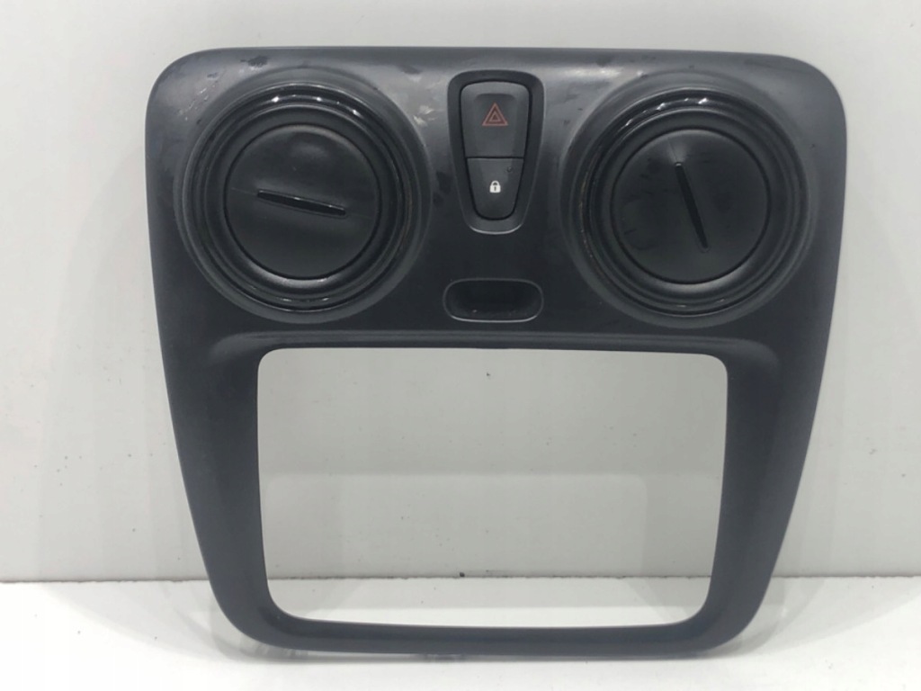 фото №1, Решётка обдув перед dacia dokker 682606882r хэтчбек