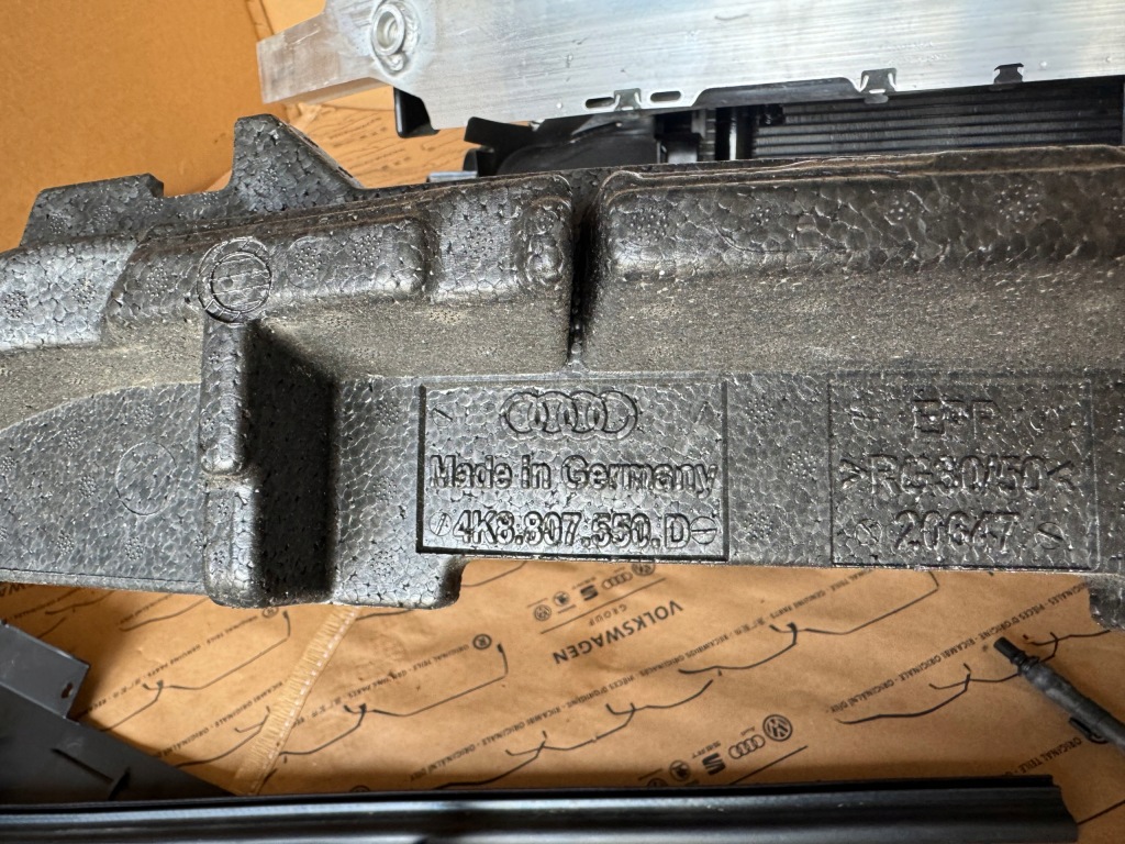 Audi a6 a7 c8 4k0 2.0 tfsi ремінь перед радіатор вентилятор оригінал  2019- в Україні