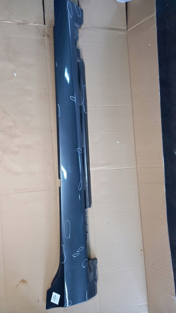 фото №1, Молдинг поріг права 31265847 volvo v40 ii 12-