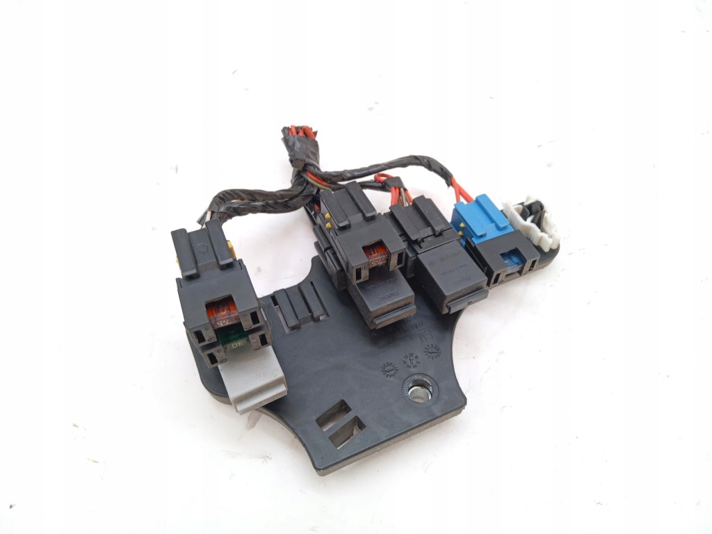 Купити Коробка запобіжників opel astra h l48 13222872 1.6l бензиновий 85kw 2008