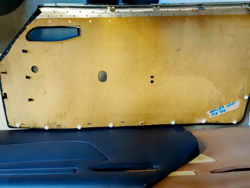 Обшивки двері mercedes 107 перед пара niebieskie Доставка