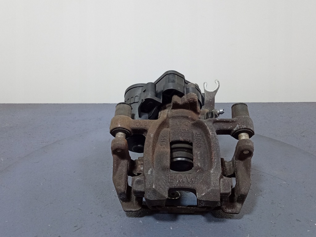 фото №1, Bmw 1 f40 суппорт тормозной задняя правый 6892606