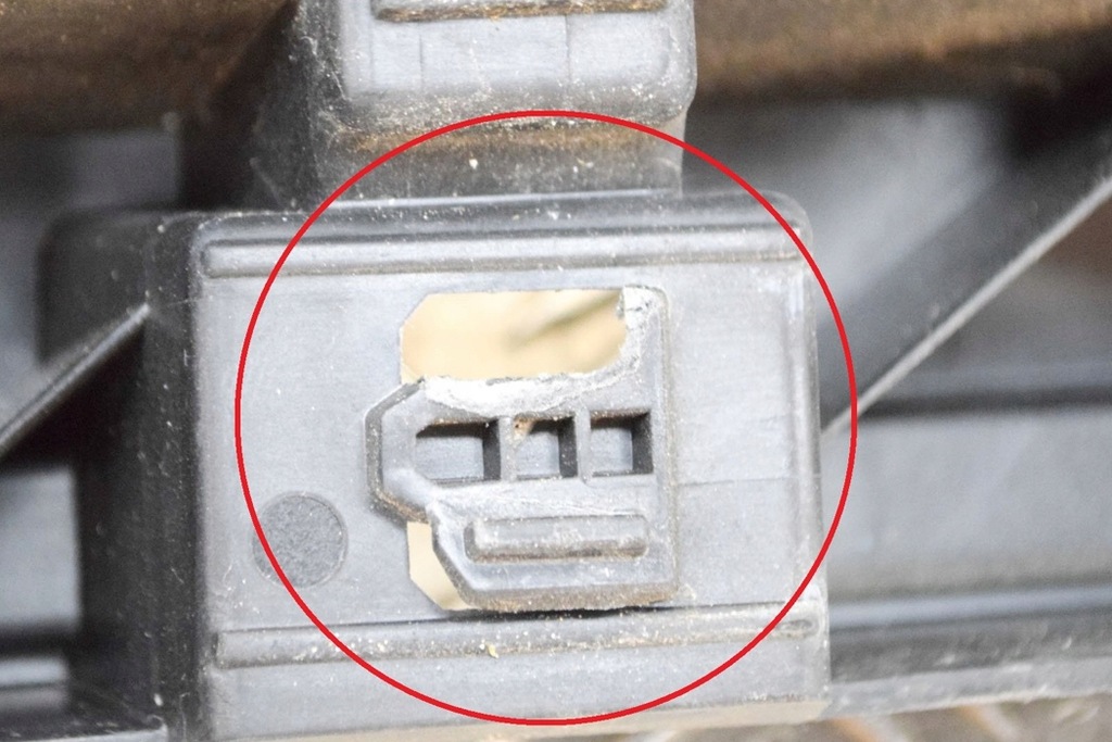 фото №6, Volvo s90 mk2 d5 задній правий кронштейн захист бічний 31386132 2.0d 173kw 2017