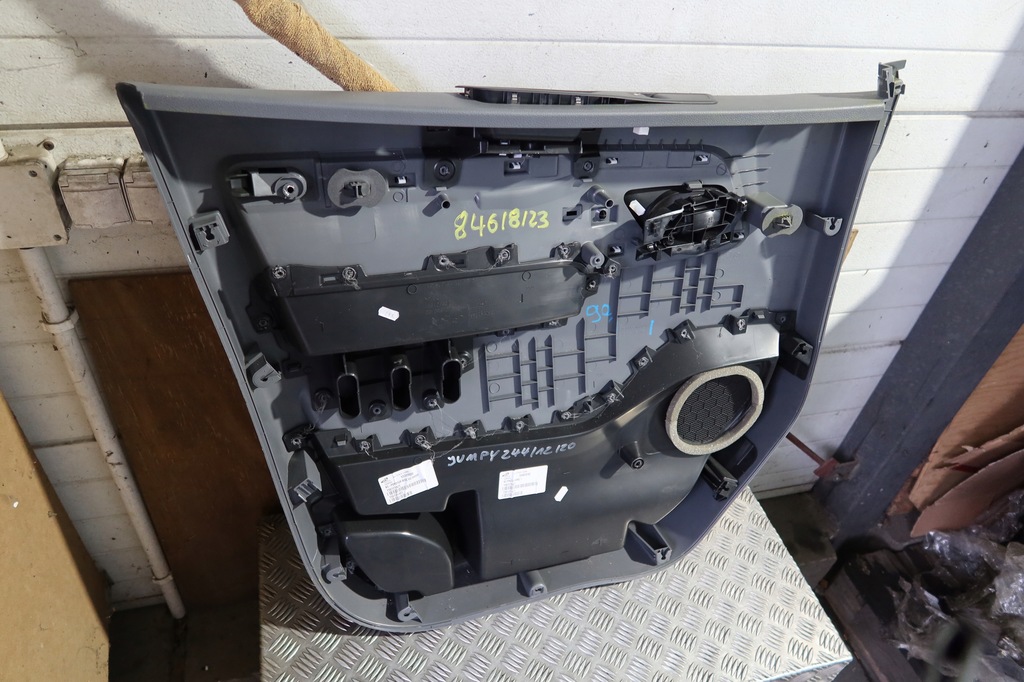 фото №12, Обшивка оббивка двері правий перед jumpy