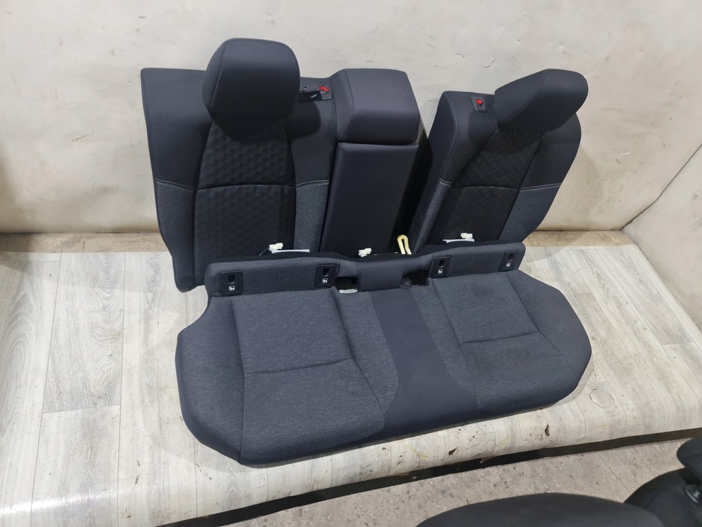 фото №6, Toyota corolla e21 sedan гібрид сидіння заднє сидіння