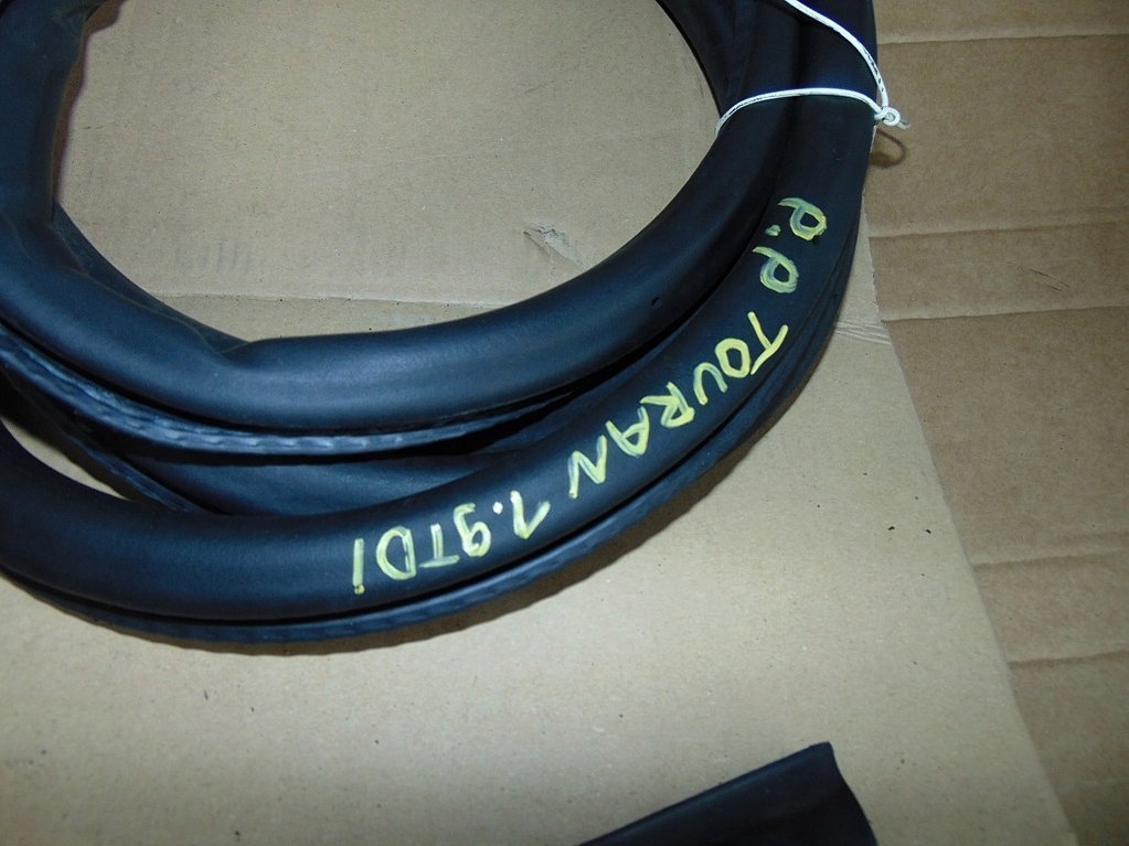 фото №4, Vw touran 1.9tdi 04r прокладка дверь правый перед