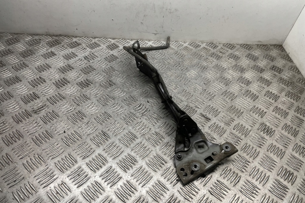 фото №8, Кронштейн передній правого крила audi a4 8w2, b9 8w0821136b 2.0l