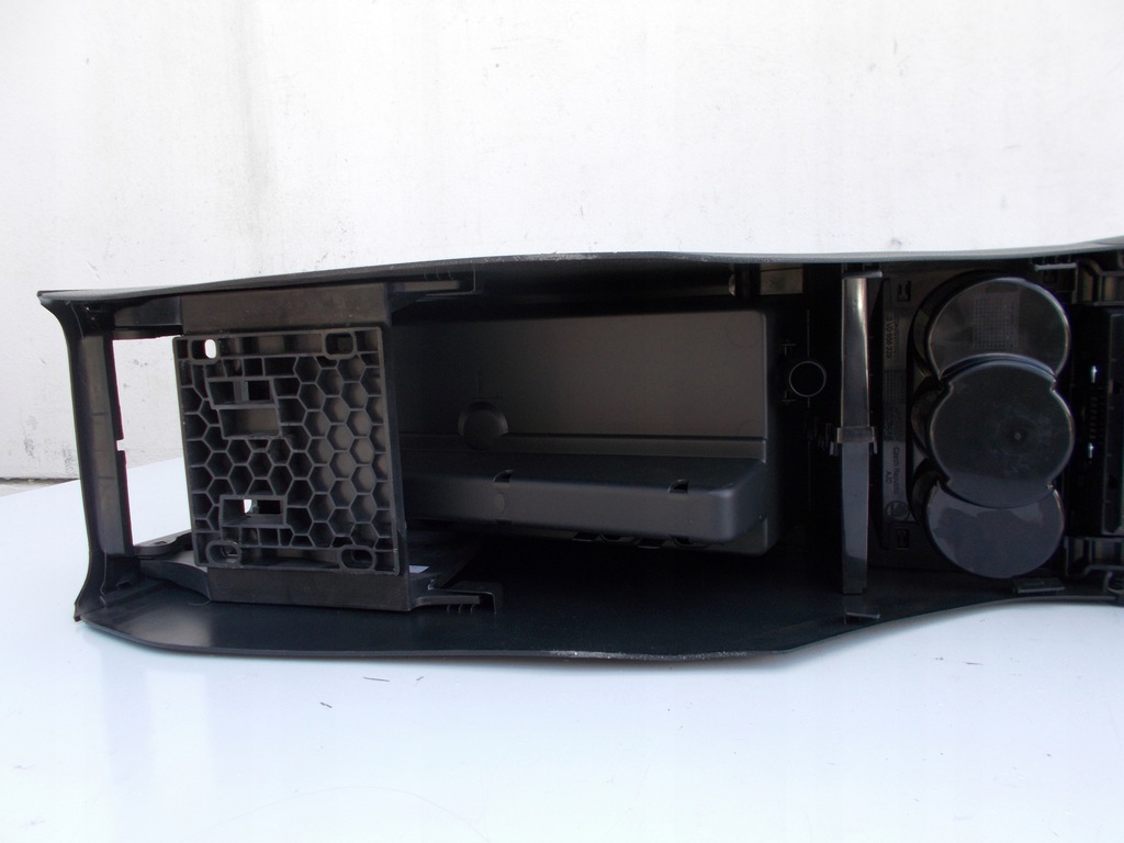 фото №15, Подлокотник туннель зарядное устройство skoda superb iii