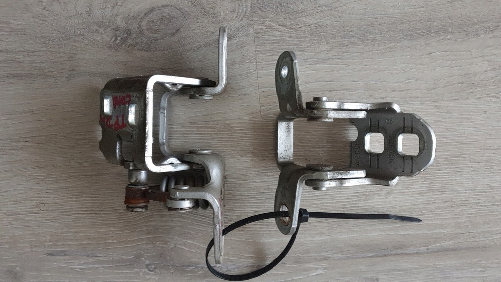 фото №1, Петли дверь jeep patriot compass 06-16 задняя правый