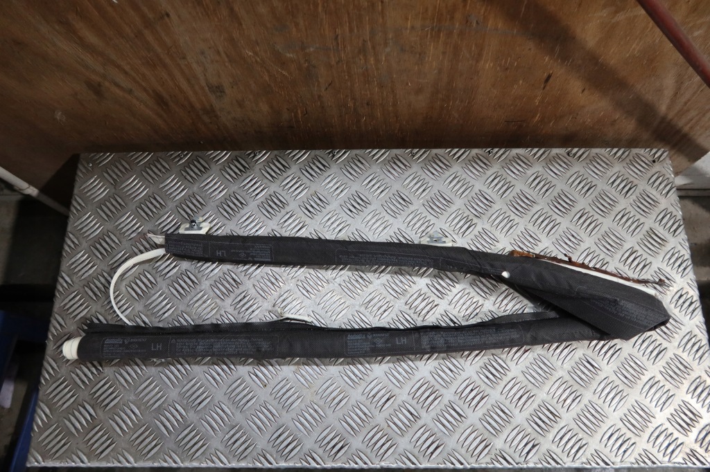 фото №1, Шторка безопасности левая megane iii kombi 985p15305r