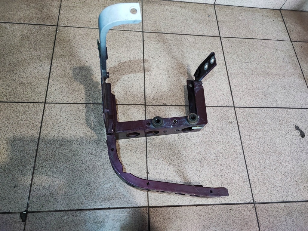 фото №1, Кронштейн каркас бампера правий audi a8 d2 94-98