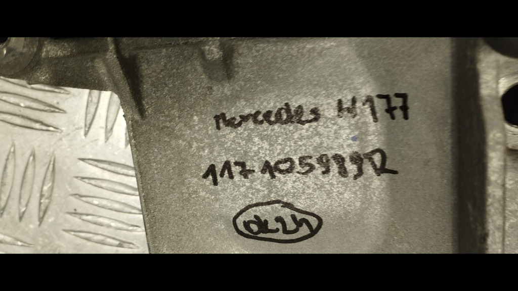 Mercedes w177 кронштейн генератора 117105989r Доставка