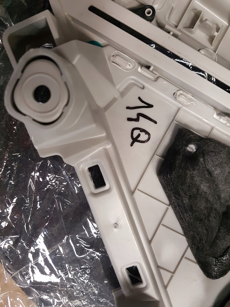 фото №7, Захист стійка права vw touareg iii dynaudio