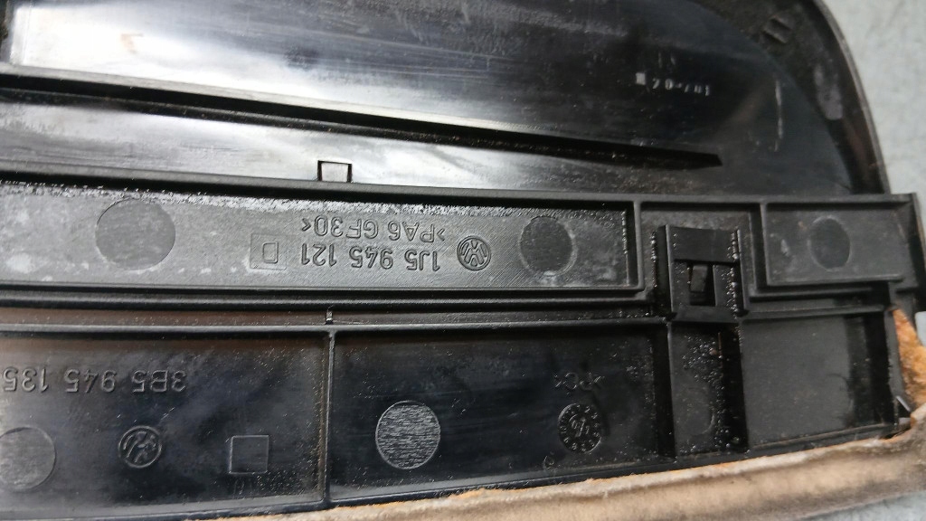 Свет стоп vw passat b5 fl 00-05r 1.9tdi sedan 1j5945121 в Украине