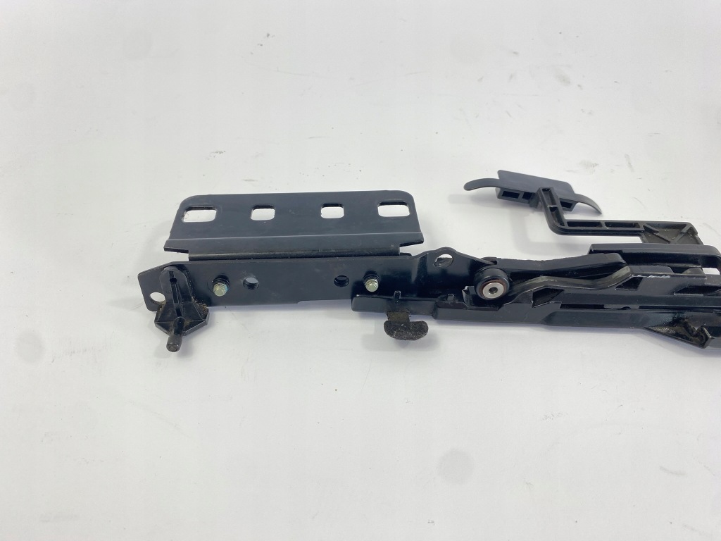 Напрямна люк ліва mercedes w124 w201 190 1247820512 пошкоджена Київ